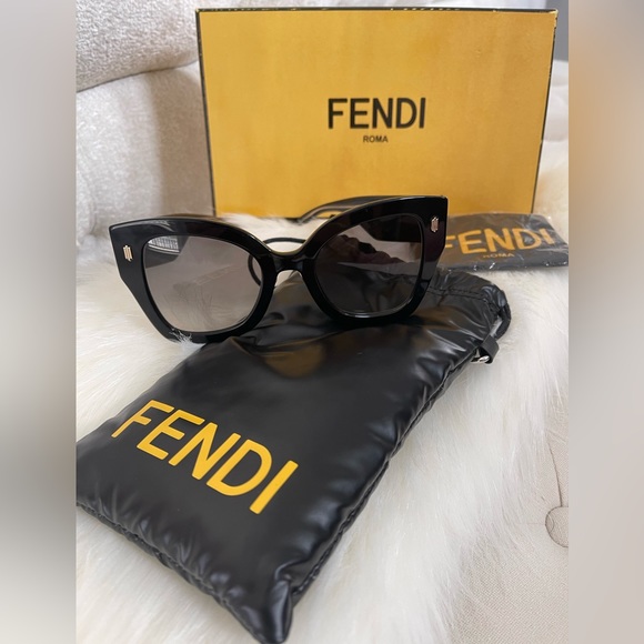 Fendi Sunglasses 💯 auth
